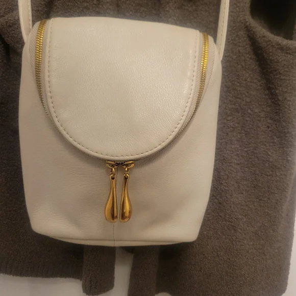 Cream Textured Crossbody Bag with Zipper - Picture 4 of 6